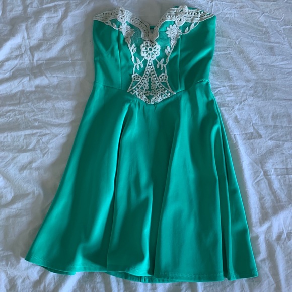 Dresses & Skirts - Strapless dress